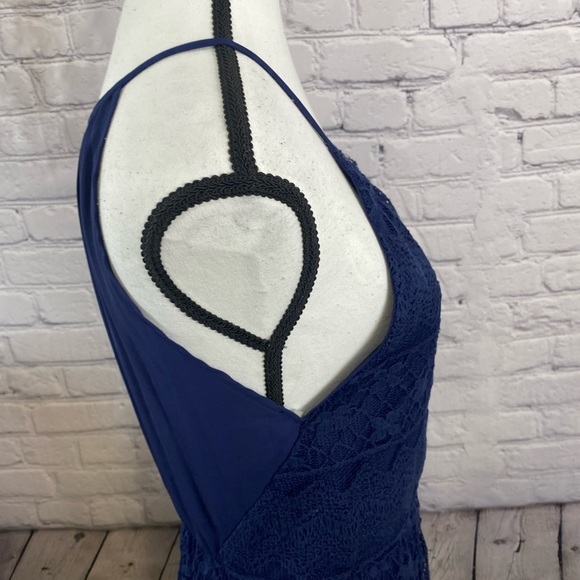 Rewind Lace Dress size Medium - Picture 3 of 11